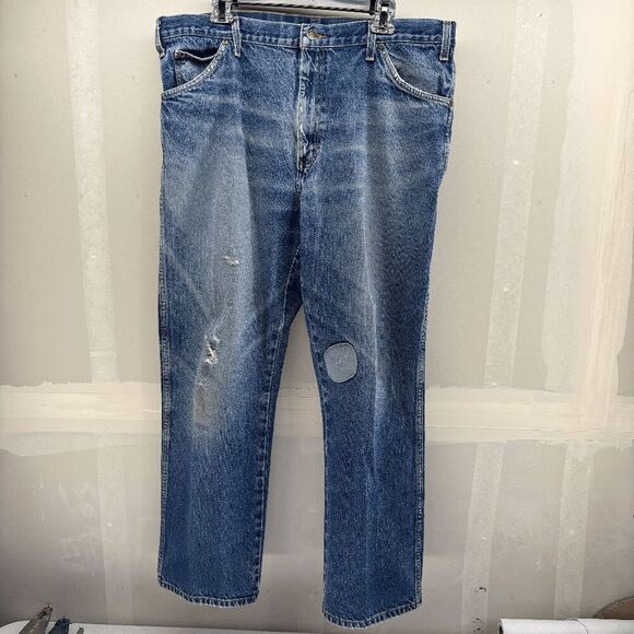 Dickies Jeans 40x32 Actual 38x29 Relaxed Medium Wash Denim Distressed Work Wear - Picture 1 of 7